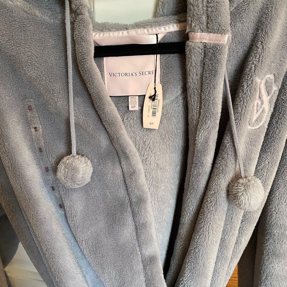 NWT Victoria Secret Robe - Picture 6 of 6